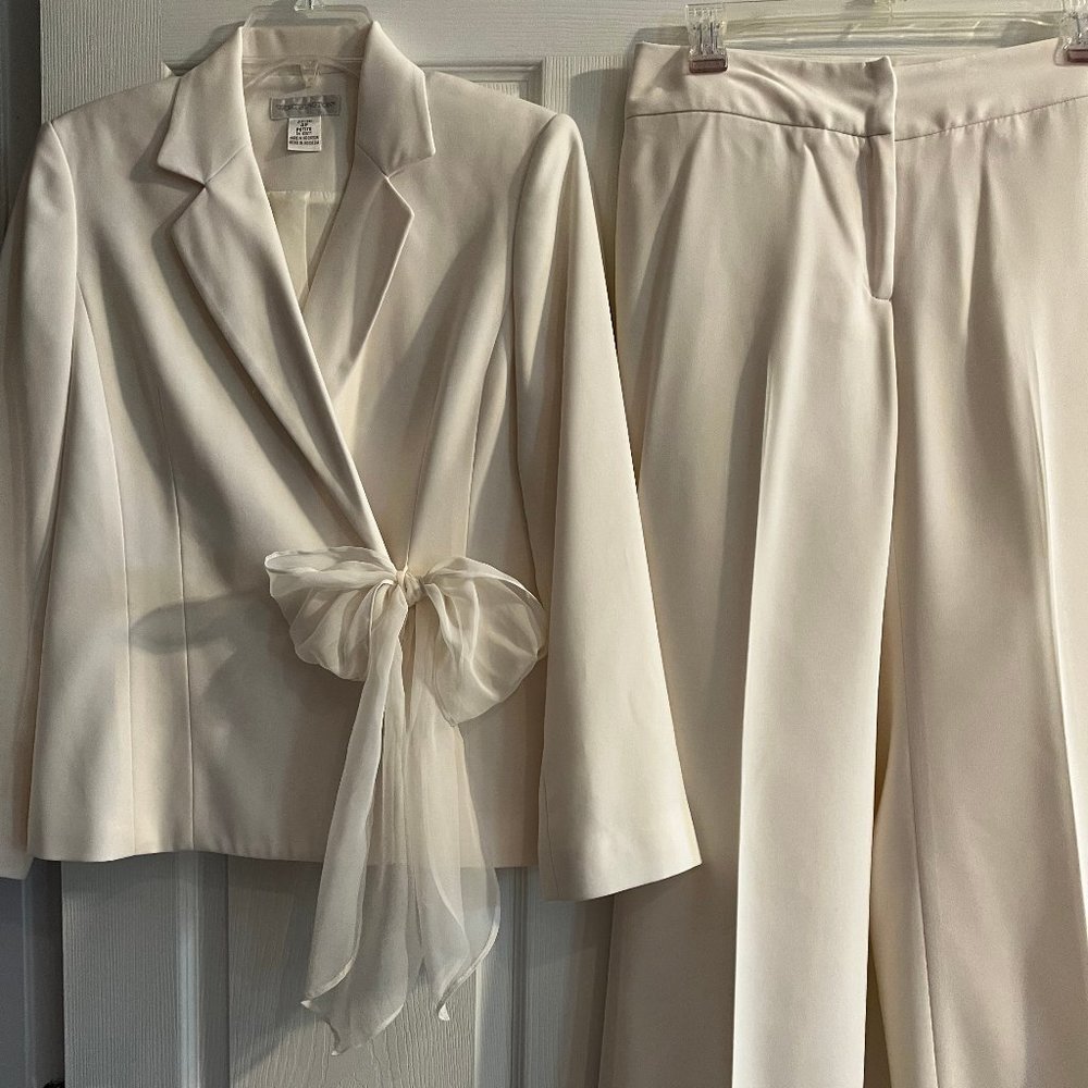 Worthington Suit, Off-White, Size 4 Petite